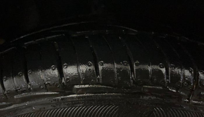 2015 Hyundai Eon ERA +, Petrol, Manual, 59,076 km, Left Front Tyre Tread