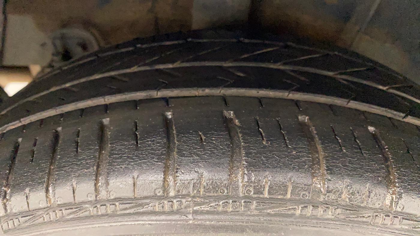 2019 Hyundai Grand i10 MAGNA AT 1.2 KAPPA VTVT, Petrol, Automatic, 30,061 km, Right Rear Tyre Tread