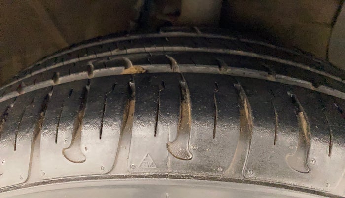 2019 Hyundai Grand i10 MAGNA AT 1.2 KAPPA VTVT, Petrol, Automatic, 30,061 km, Right Front Tyre Tread