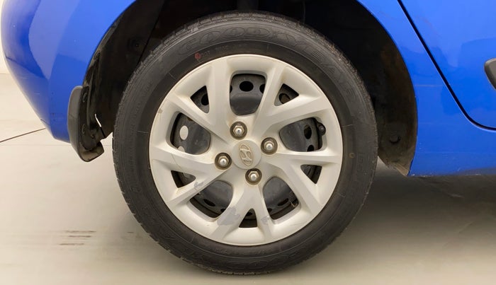 2019 Hyundai Grand i10 MAGNA AT 1.2 KAPPA VTVT, Petrol, Automatic, 30,061 km, Right Rear Wheel
