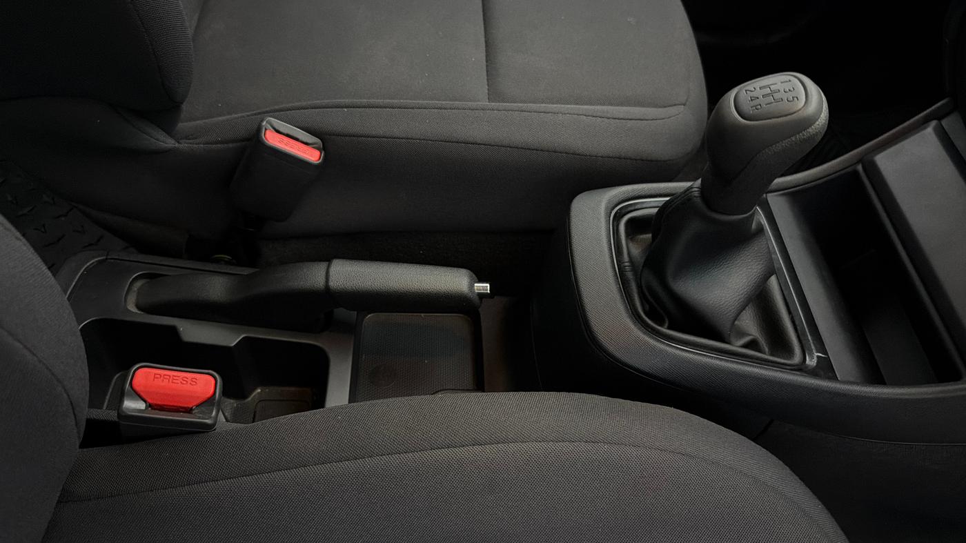 2023 Tata PUNCH PURE MT, Petrol, Manual, 3,338 km, Gear Lever