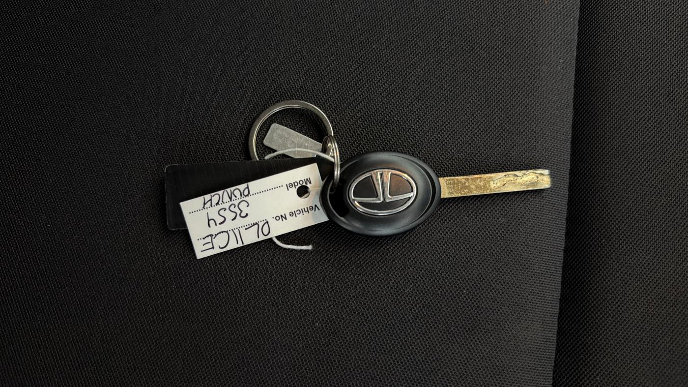 2023 Tata PUNCH PURE MT, Petrol, Manual, 3,338 km, Key Close Up