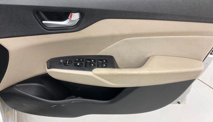 2017 Hyundai Verna 1.6 EX CRDI, Diesel, Manual, 93,175 km, Driver Side Door Panels Control