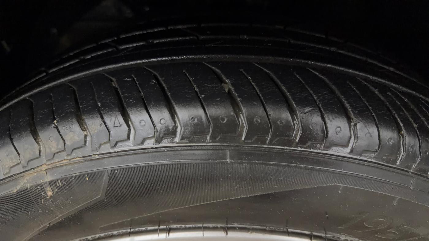 2017 Maruti Baleno ZETA PETROL 1.2, Petrol, Manual, 55,089 km, Left Front Tyre Tread