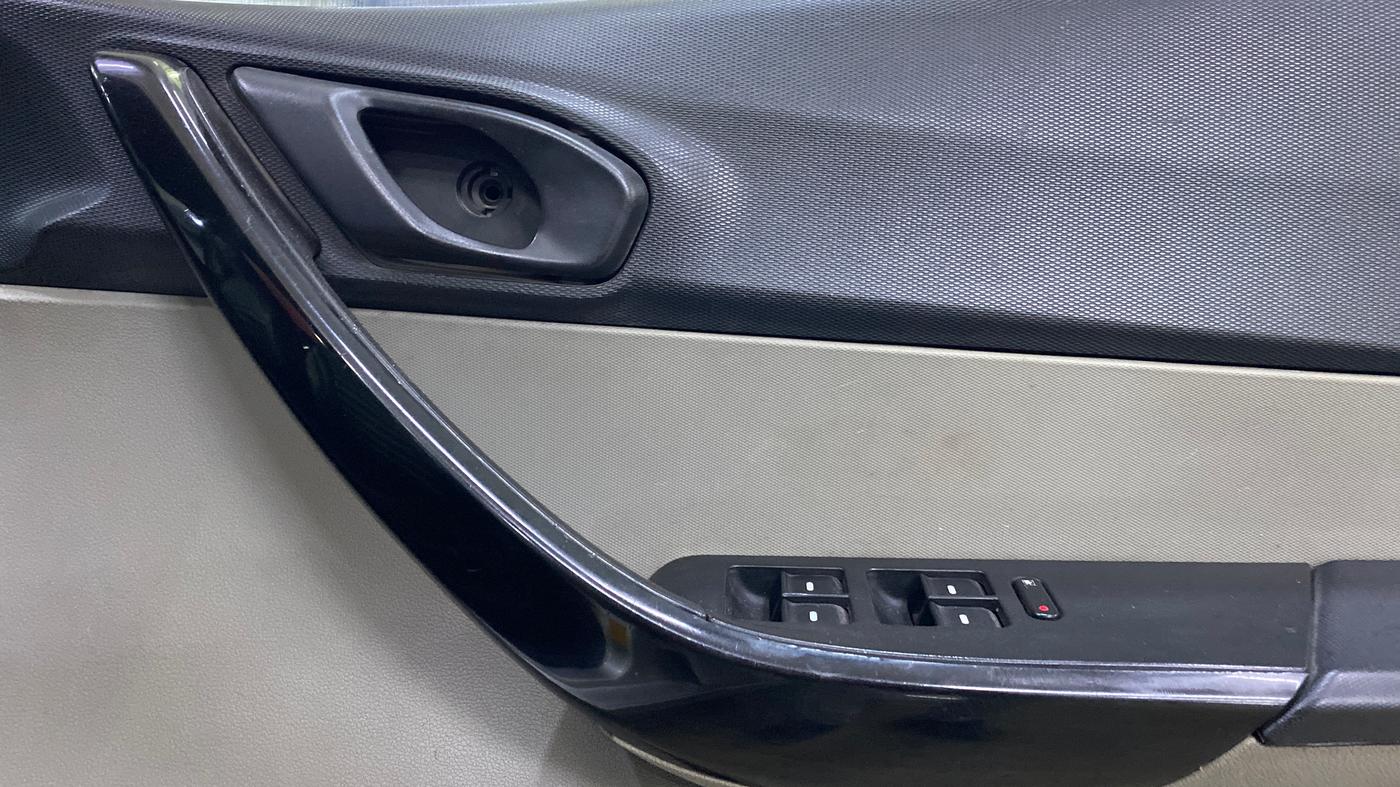 2016 Tata Tiago XM PETROL, Petrol, Manual, 59,462 km, Driver Side Door Panels Control
