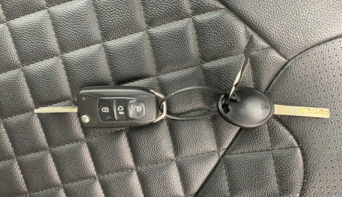 2021 Tata Tiago XTA PETROL, Petrol, Automatic, 45,230 km, Key Close Up