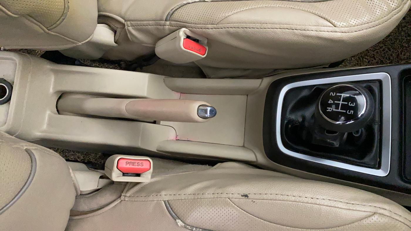 2019 Maruti Dzire VXI, Petrol, Manual, 1,17,801 km, Gear Lever
