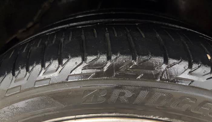 2022 Toyota Innova Crysta 2.7 ZX AT 7 STR, Petrol, Automatic, 43,783 km, Right Front Tyre Tread