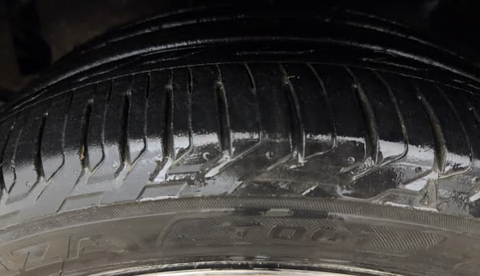 2022 Toyota Innova Crysta 2.7 ZX AT 7 STR, Petrol, Automatic, 43,783 km, Left Front Tyre Tread