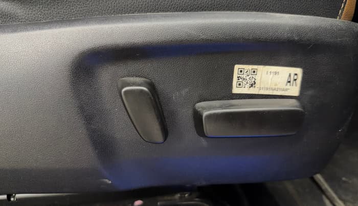 2022 Toyota Innova Crysta 2.7 ZX AT 7 STR, Petrol, Automatic, 43,783 km, Driver Side Adjustment Panel
