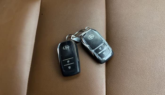 2022 Toyota Innova Crysta 2.7 ZX AT 7 STR, Petrol, Automatic, 43,783 km, Key Close Up