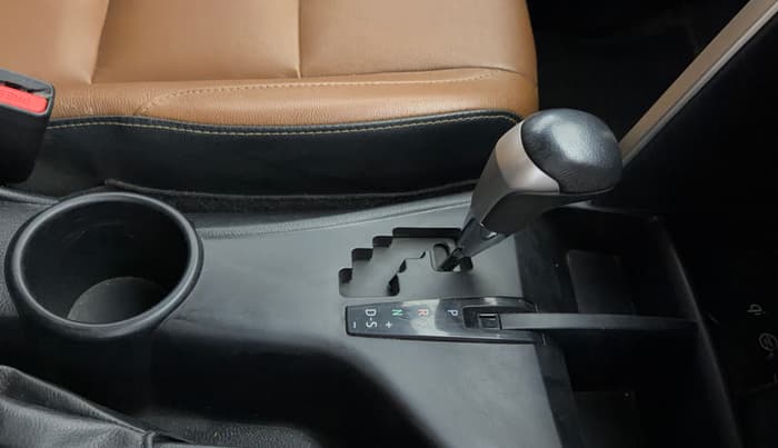 2022 Toyota Innova Crysta 2.7 ZX AT 7 STR, Petrol, Automatic, 43,783 km, Gear Lever