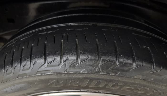 2022 Toyota Innova Crysta 2.7 ZX AT 7 STR, Petrol, Automatic, 43,783 km, Left Rear Tyre Tread