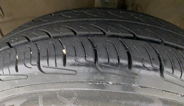 2013 Maruti Wagon R 1.0 LXI, Petrol, Manual, 62,098 km, Left Front Tyre Tread