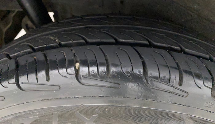 2013 Maruti Wagon R 1.0 LXI, Petrol, Manual, 62,098 km, Right Rear Tyre Tread
