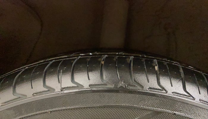 2016 Hyundai Xcent SX 1.2, Petrol, Manual, 48,240 km, Right Rear Tyre Tread