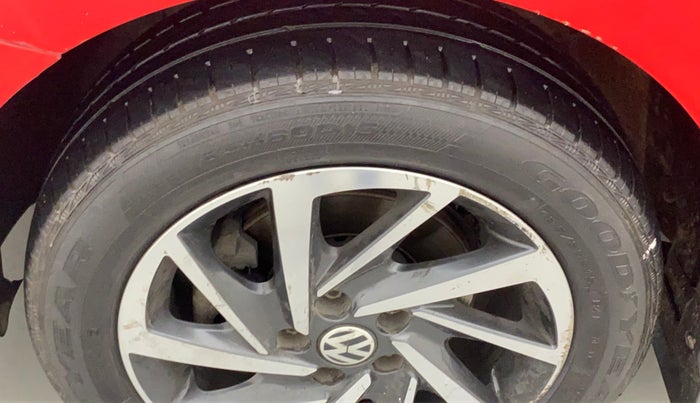 2020 Volkswagen Polo COMFORTLINE 1.0 PETROL, Petrol, Manual, 27,746 km, Left front tyre - Minor crack