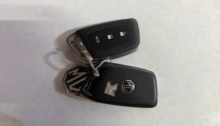 2023 MG HECTOR SHARP PRO 1.5 PETROL TURBO CVT PETROL, Petrol, Automatic, 72,557 km, Key Close Up