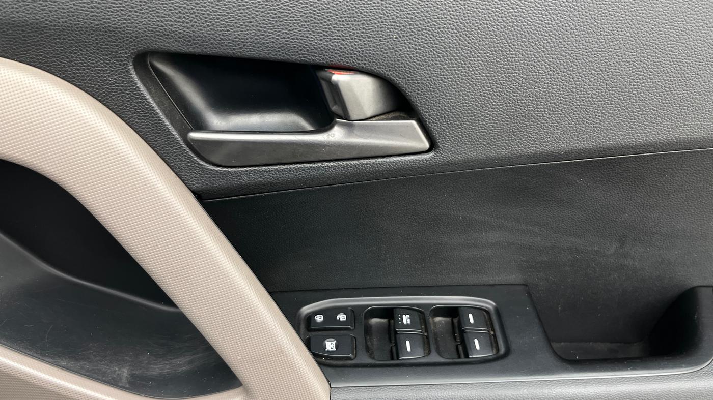 2017 Hyundai Creta SX PLUS AT 1.6 PETROL, Petrol, Automatic, 76,632 km, Driver Side Door Panels Control