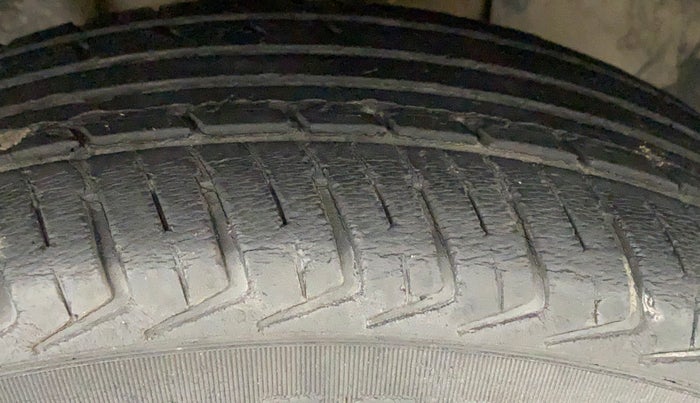 2017 Renault Kwid RXL 1.0 EDITION, Petrol, Manual, 48,715 km, Right Front Tyre Tread