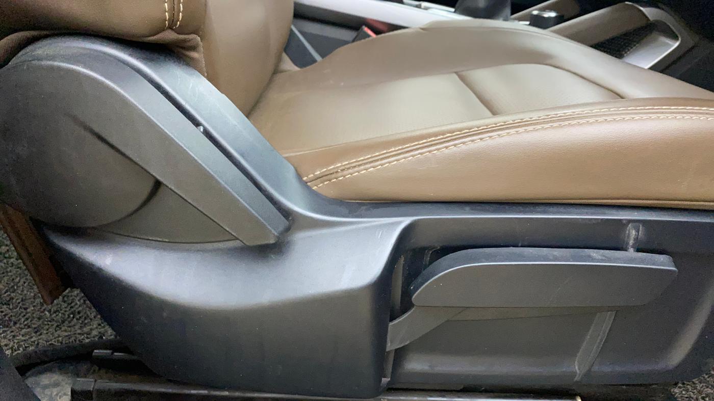 2019 Tata Harrier XZ 2.0L, Diesel, Manual, 1,12,358 km, Driver Side Adjustment Panel