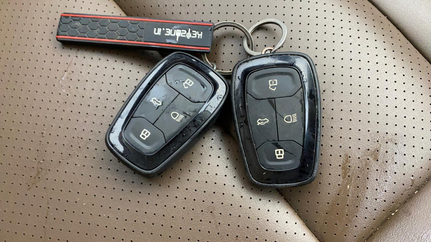 2019 Tata Harrier XZ 2.0L, Diesel, Manual, 1,12,358 km, Key Close Up