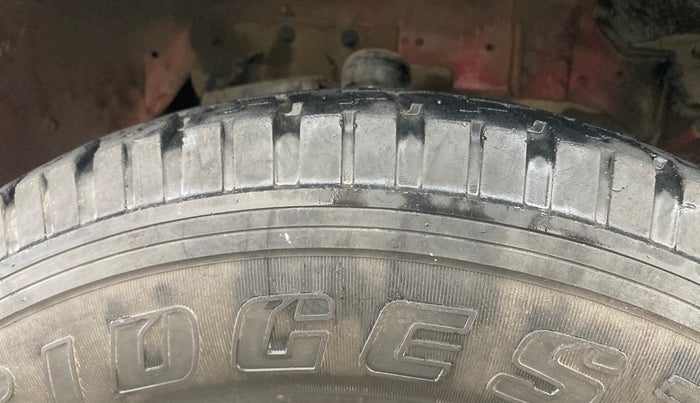 2014 Mahindra Bolero SLX BS-III, Diesel, Manual, 94,497 km, Right Front Tyre Tread