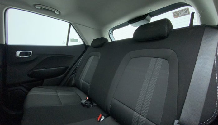 2022 Hyundai VENUE SX 1.5 CRDI, Diesel, Manual, 27,689 km, Right Side Rear Door Cabin
