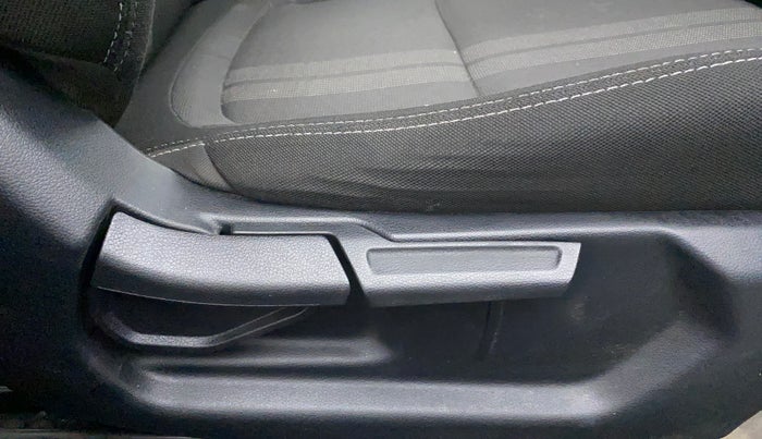 2022 Hyundai VENUE SX 1.5 CRDI, Diesel, Manual, 27,689 km, Driver Side Adjustment Panel