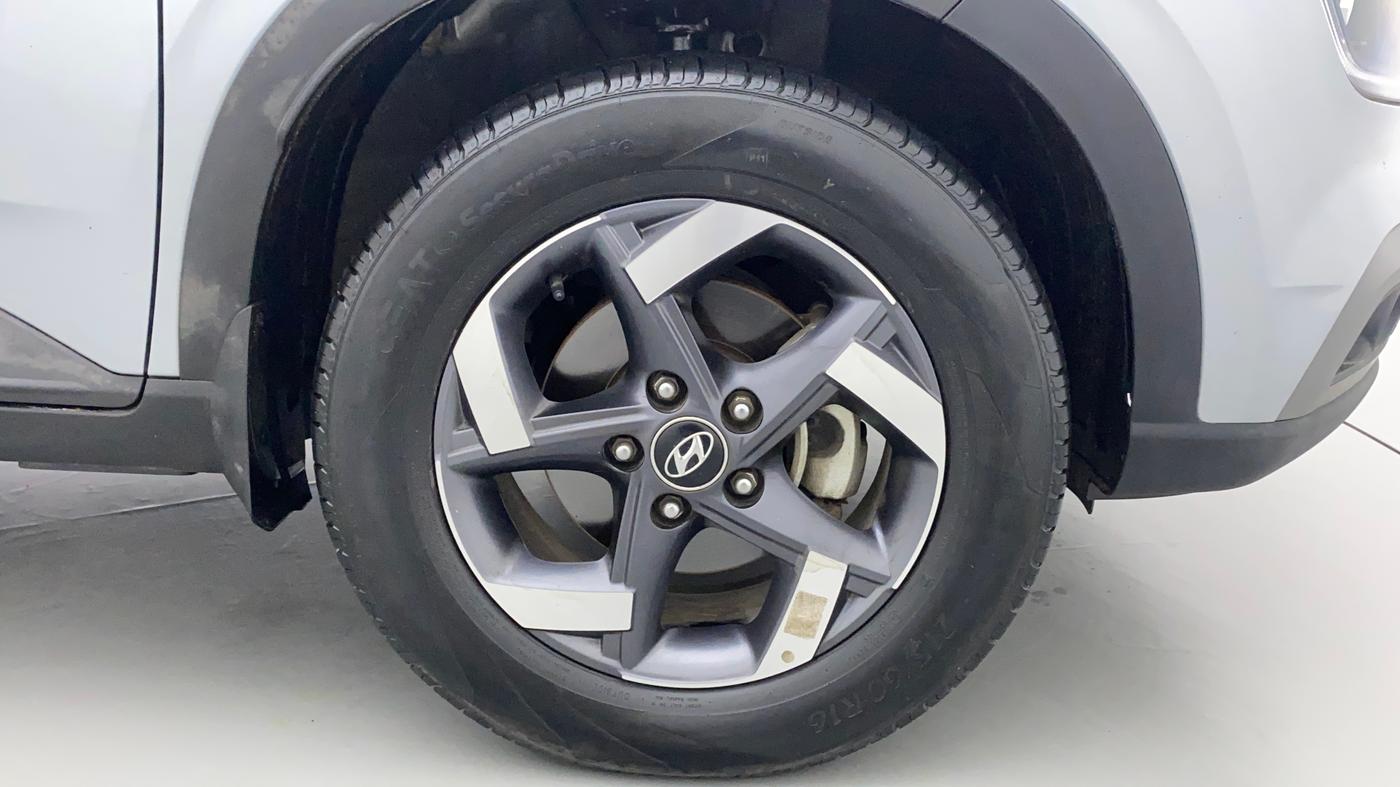 2022 Hyundai VENUE SX 1.5 CRDI, Diesel, Manual, 27,689 km, Right Front Wheel
