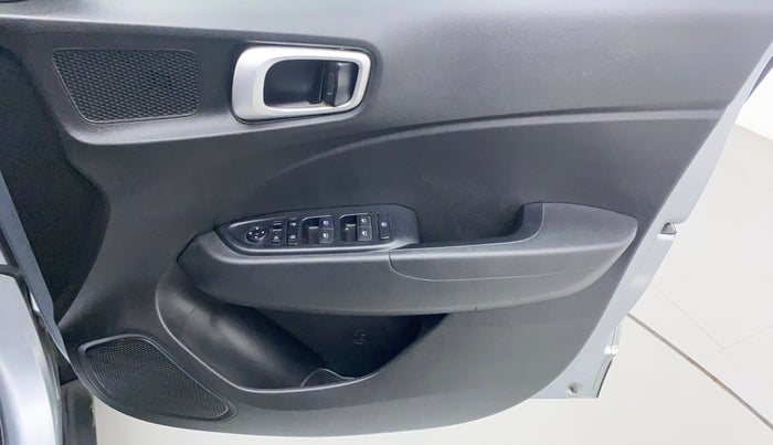 2022 Hyundai VENUE SX 1.5 CRDI, Diesel, Manual, 27,689 km, Driver Side Door Panels Control