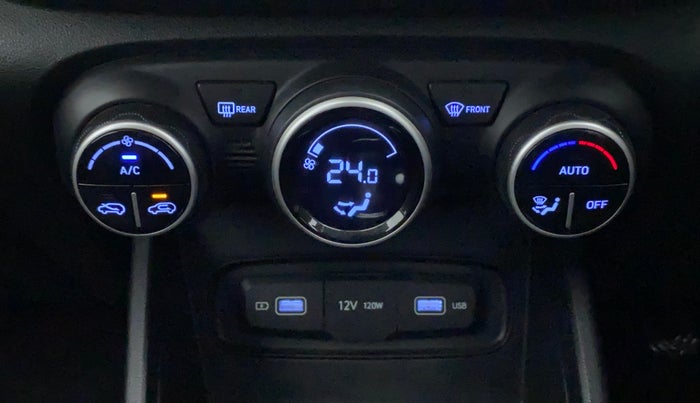 2022 Hyundai VENUE SX 1.5 CRDI, Diesel, Manual, 27,689 km, Automatic Climate Control