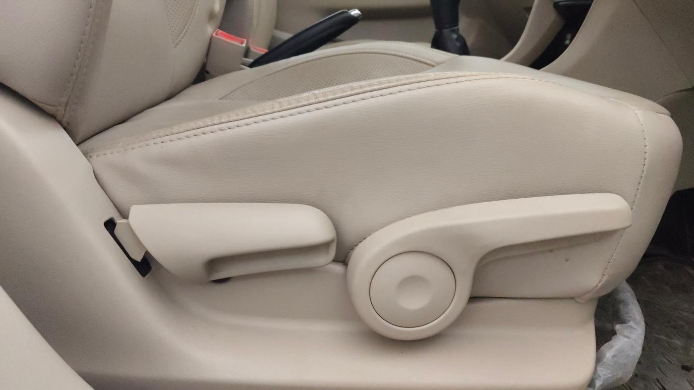 2021 Maruti Ciaz ALPHA 1.5 SHVS PETROL, Petrol, Manual, 34,393 km, Driver Side Adjustment Panel