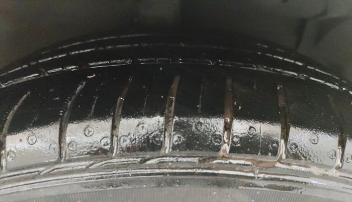 2021 Maruti Ciaz ALPHA 1.5 SHVS PETROL, Petrol, Manual, 34,393 km, Right Front Tyre Tread