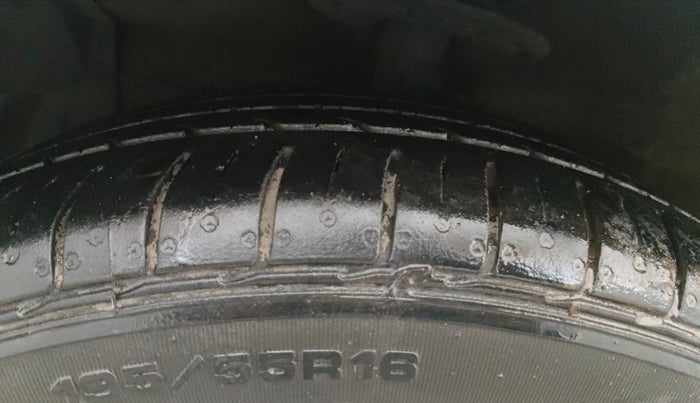 2021 Maruti Ciaz ALPHA 1.5 SHVS PETROL, Petrol, Manual, 34,393 km, Left Front Tyre Tread