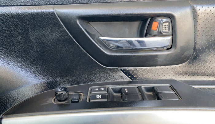 2018 Maruti S Cross ALPHA 1.3, Diesel, Manual, 1,19,629 km, Driver Side Door Panels Control