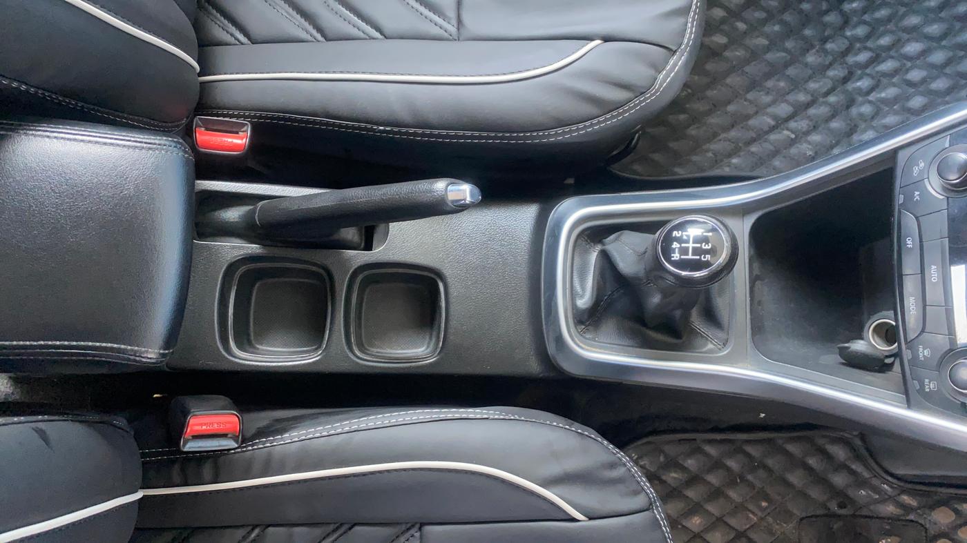 2018 Maruti S Cross ALPHA 1.3, Diesel, Manual, 1,19,629 km, Gear Lever
