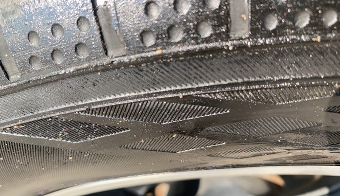 2018 Maruti S Cross ALPHA 1.3, Diesel, Manual, 1,19,629 km, Left Front Tyre Tread