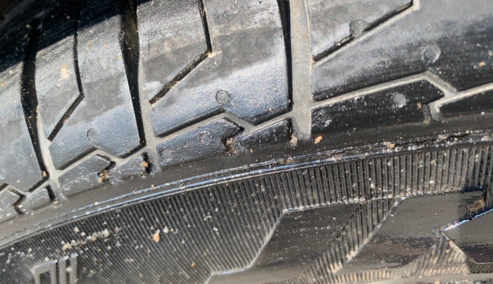 2018 Maruti S Cross ALPHA 1.3, Diesel, Manual, 1,19,629 km, Left Rear Tyre Tread