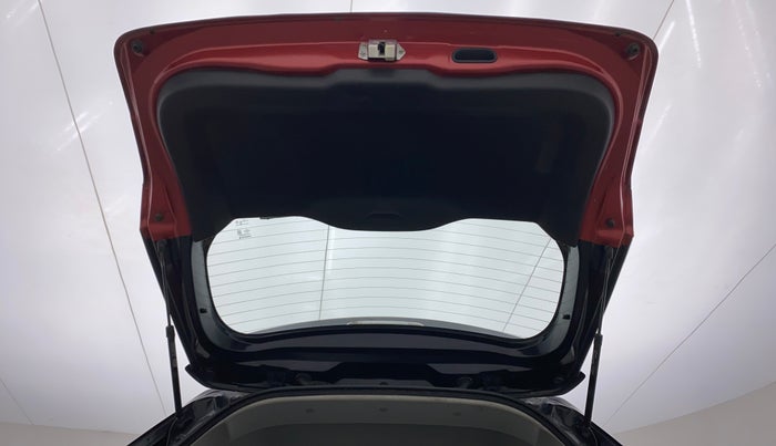 2018 Maruti Vitara Brezza ZDI PLUS DUAL TONE, Diesel, Manual, 68,265 km, Boot Door Open