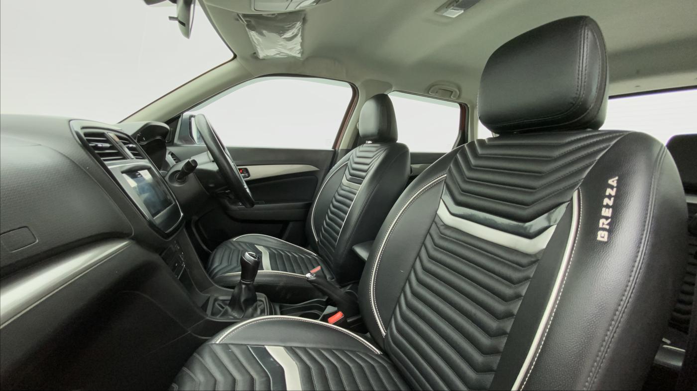 2018 Maruti Vitara Brezza ZDI PLUS DUAL TONE, Diesel, Manual, 68,265 km, Right Side Front Door Cabin