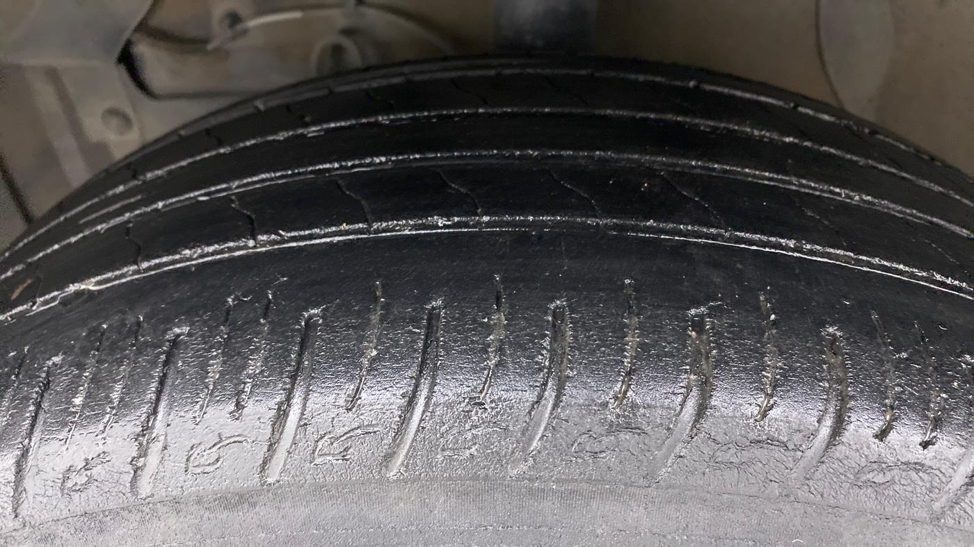 2018 Maruti Vitara Brezza ZDI PLUS DUAL TONE, Diesel, Manual, 68,265 km, Left Front Tyre Tread