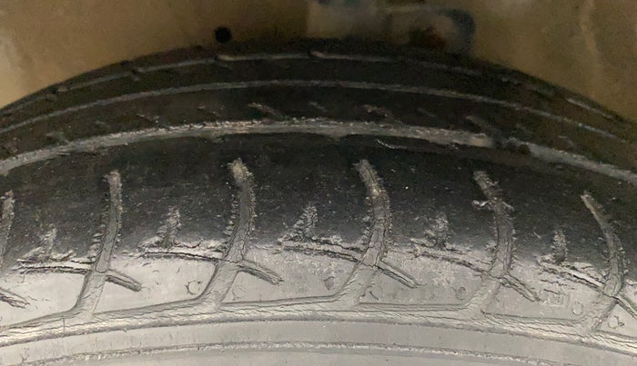 2016 Maruti Celerio VXI AMT (O), Petrol, Automatic, 80,840 km, Left Front Tyre Tread