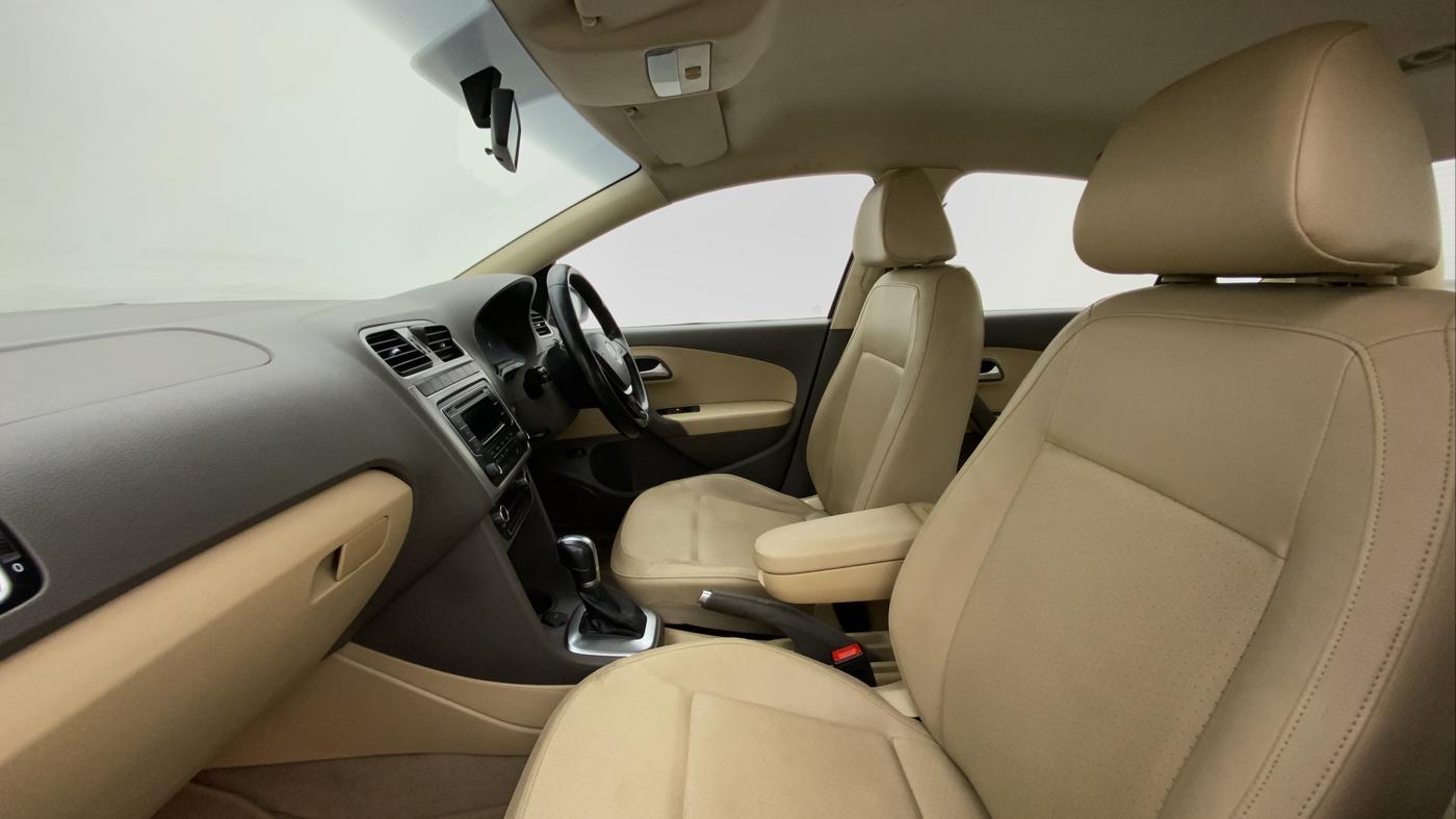 2015 Volkswagen Vento HIGHLINE 1.2 TSI AT, Petrol, Automatic, 89,414 km, Right Side Front Door Cabin