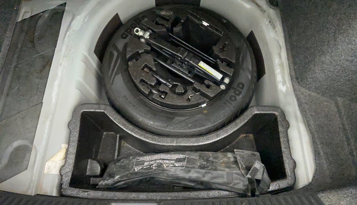 2015 Volkswagen Vento HIGHLINE 1.2 TSI AT, Petrol, Automatic, 89,414 km, Spare Tyre