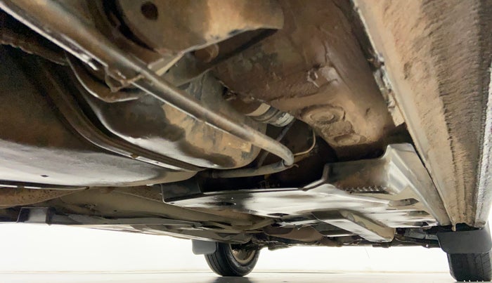 2015 Volkswagen Vento HIGHLINE 1.2 TSI AT, Petrol, Automatic, 89,414 km, Right Side Underbody