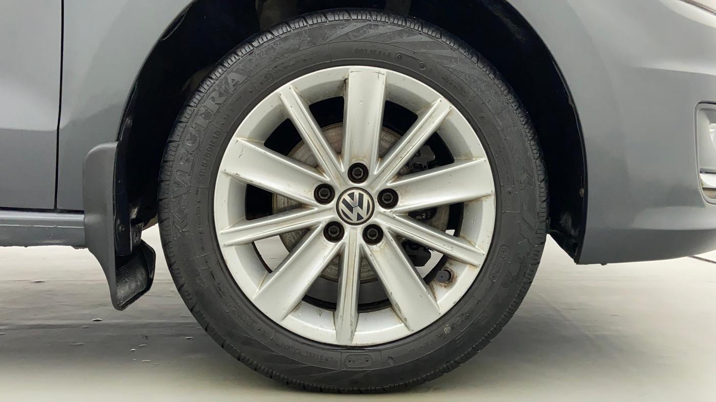 2015 Volkswagen Vento HIGHLINE 1.2 TSI AT, Petrol, Automatic, 89,414 km, Right Front Wheel