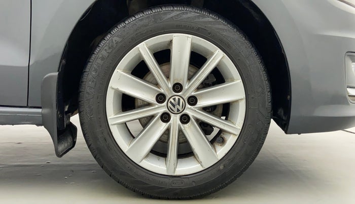 2015 Volkswagen Vento HIGHLINE 1.2 TSI AT, Petrol, Automatic, 89,414 km, Right Front Wheel