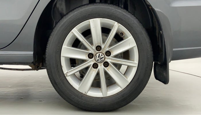 2015 Volkswagen Vento HIGHLINE 1.2 TSI AT, Petrol, Automatic, 89,414 km, Left Rear Wheel