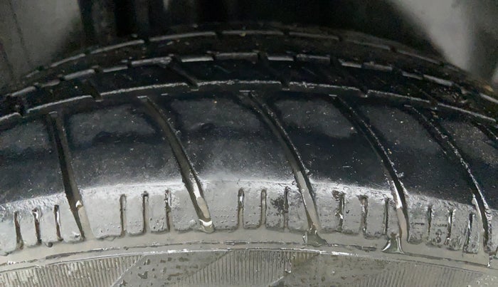 2015 Volkswagen Vento HIGHLINE 1.2 TSI AT, Petrol, Automatic, 89,414 km, Right Rear Tyre Tread